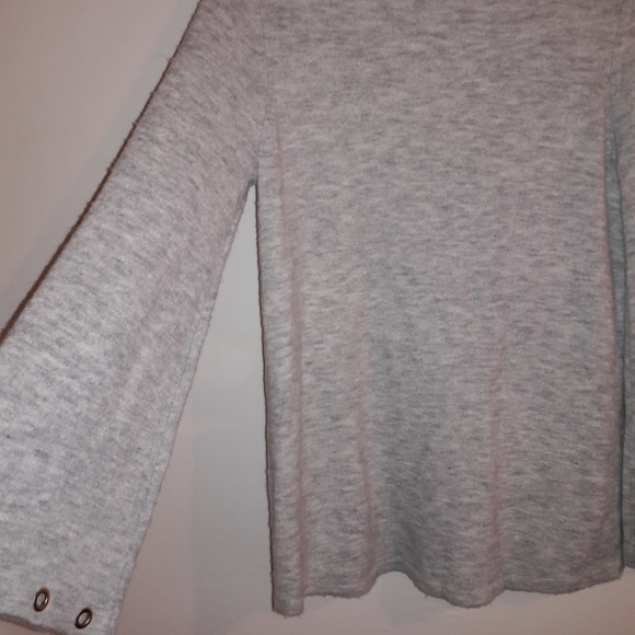 KENSIE SWEATER L (SALE TWO DAYS ONLY) - Picture 3 of 8